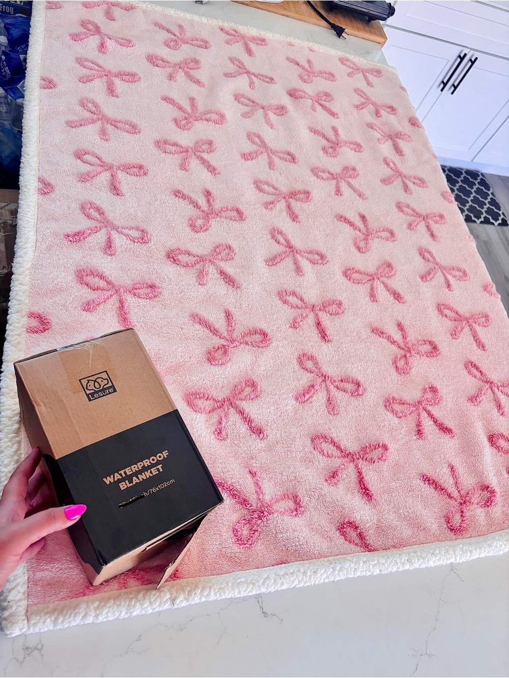 WATERPROOF PINK BOWS PET BLANKET BEDSURE